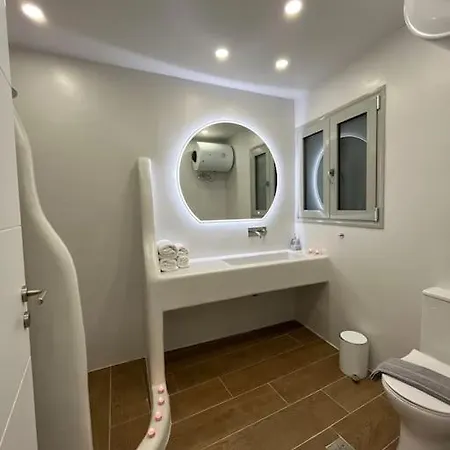 Urban & Modern In Exarcheia: Vibes Apartment Athens